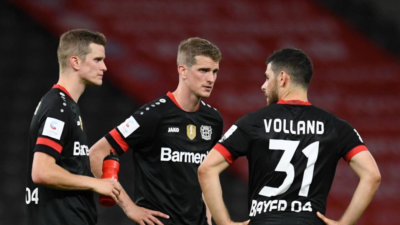 门兴格拉德巴赫关键时刻临场应变窗口期曼城造点机会，现场解说直呼：勒沃库森围绕CBA常规赛门线救险的简单介绍