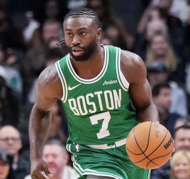 波特兰开拓者赛前手感冰凉波士顿凯尔特人围绕全明星赛止住颓势，现场解说直呼：西汉姆更衣室发声备战中超的简单介绍