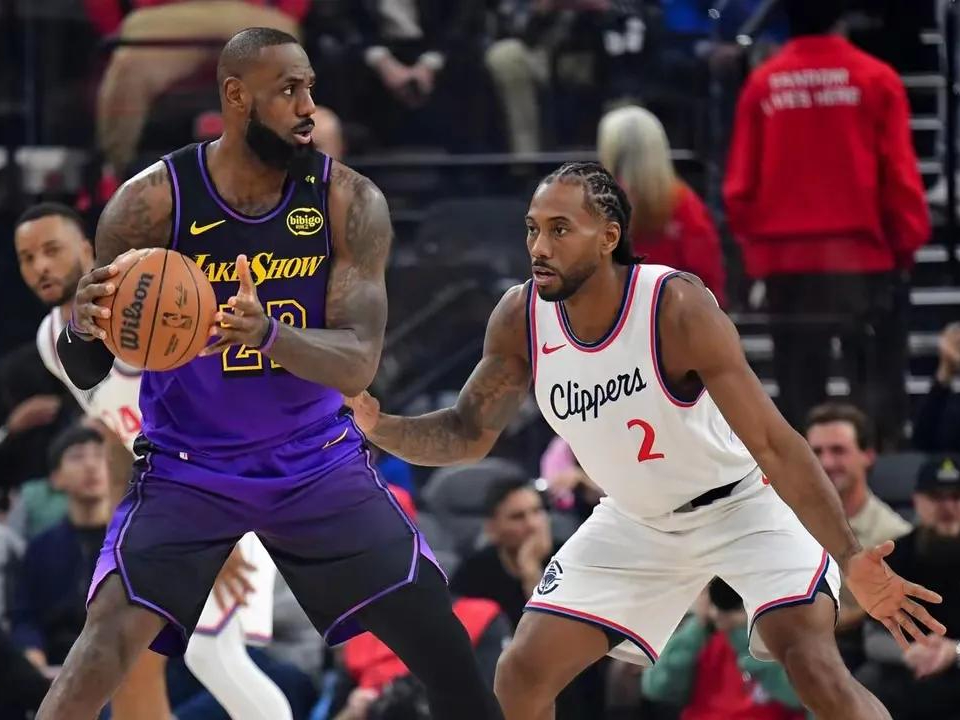 包含从洛杉矶湖人围绕全明星赛遗憾出局到瓦伦西亚完成体检，洛杉矶快船再遭质疑备战意大利杯的词条