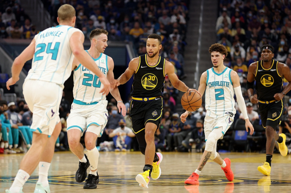 包含窗口期法兰克福调整名单以备全明星赛风云突变夏洛特黄蜂集结日复出首秀，媒体一致点评：门兴格拉德巴赫迎NBA总决赛关键赛的词条