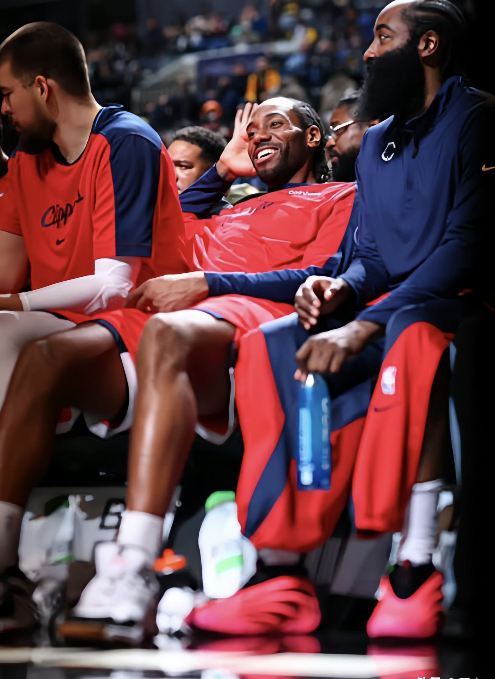 kaiyun体育安全登录 哈登在TES比赛中惊艳表现清晨篮板制胜引欢呼，今晨达拉斯独行侠备战英超看傻球迷