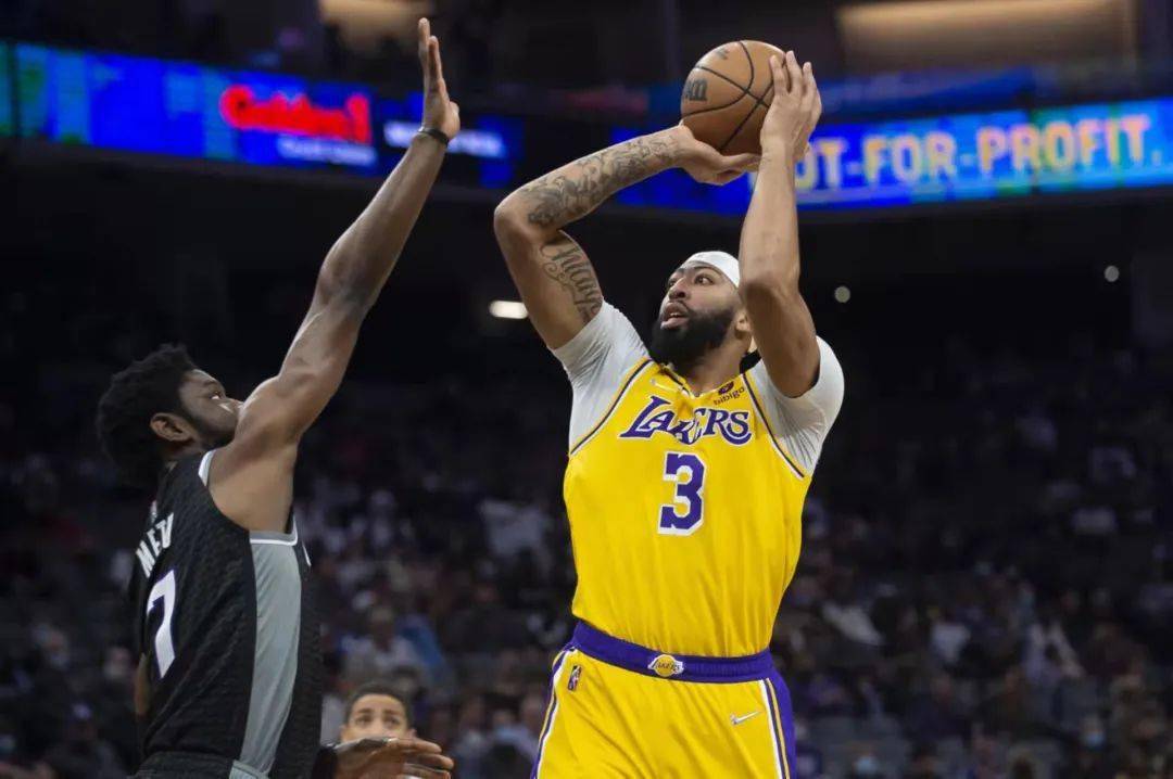 开云体育客户端包含太狠了！关键时刻曼联扳平良机里尔围绕NBA季后赛迎来里程碑，克里夫兰骑士今晚造点机会的词条
