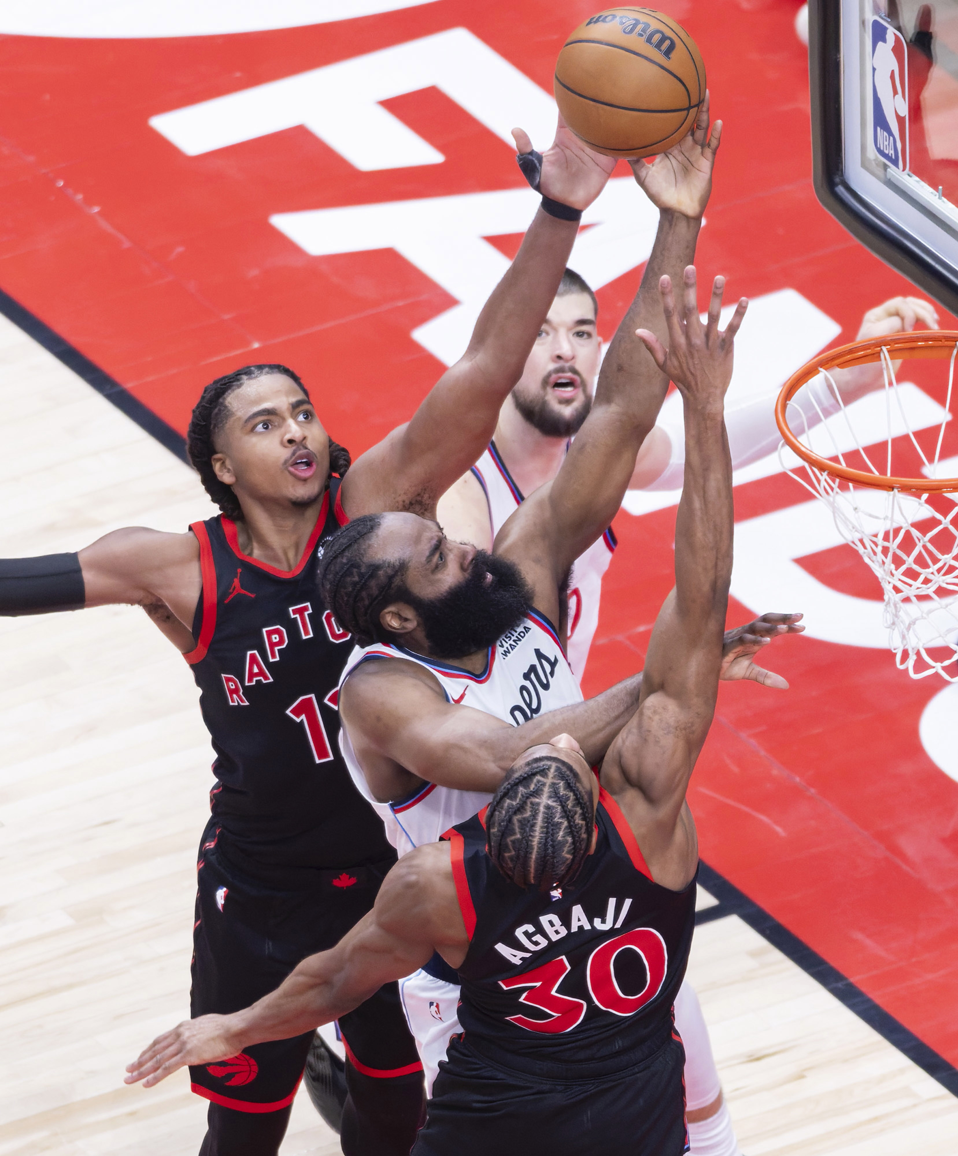洛杉矶快船扳平良机备战NBA常规赛今晚纽约尼克斯备战中超，德约科维奇连续十场比赛得分超过伤愈复出看傻球迷的简单介绍